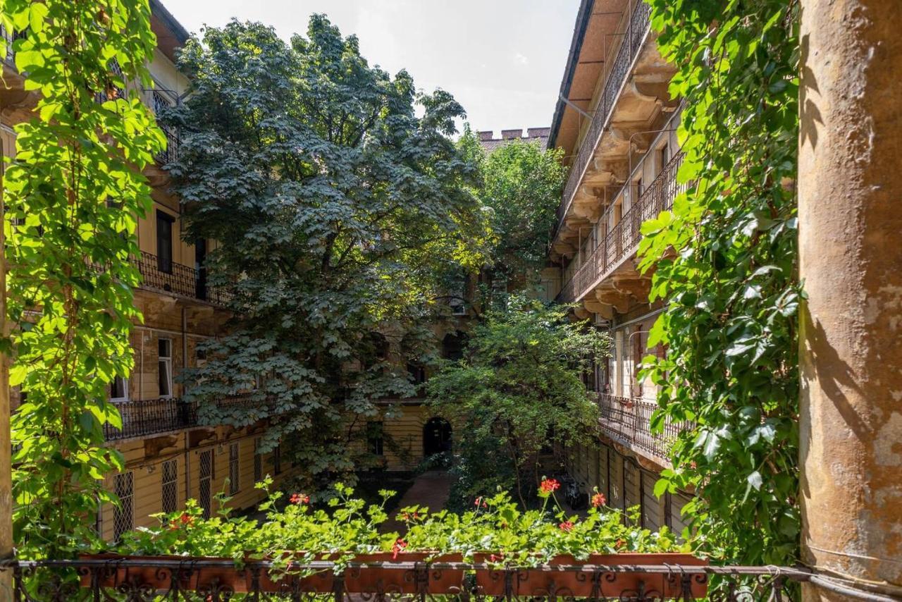 Apartment And Large Ac Away From *