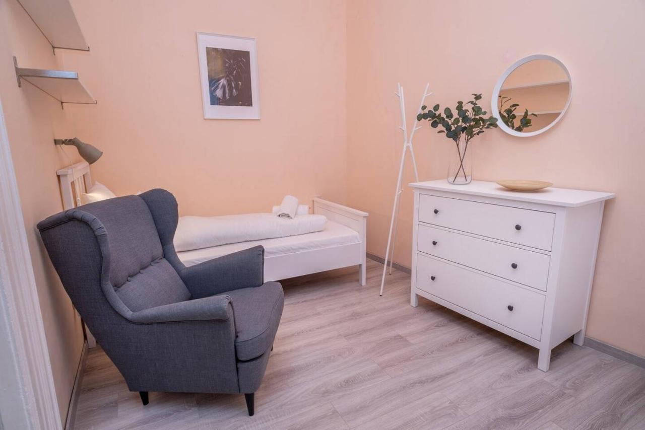 And Large Ac Away From Appartement Boedapest