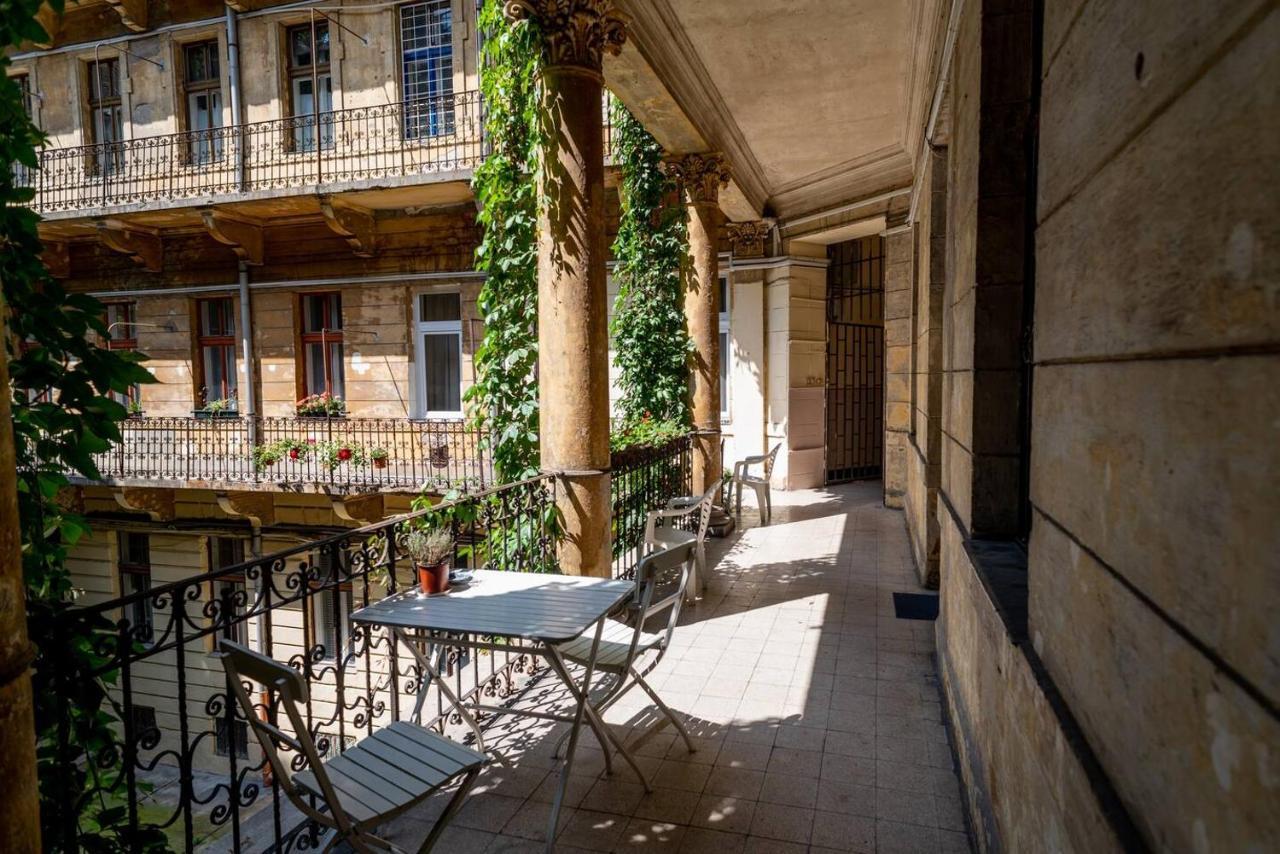 And Large Ac Away From Appartement *