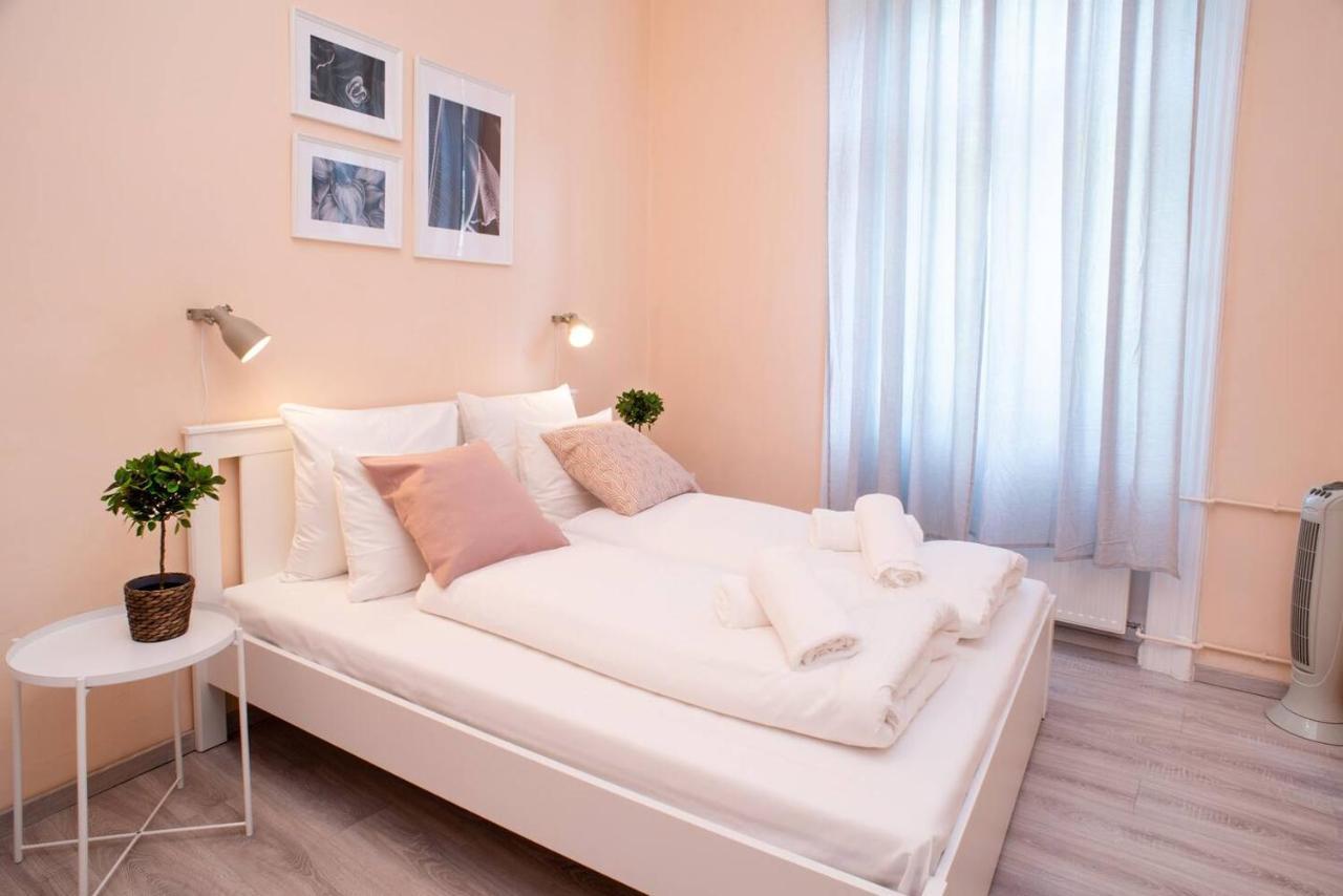 Appartement And Large Ac Away From *