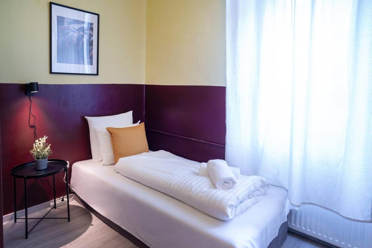 And Large Ac Away From Appartement Budapest