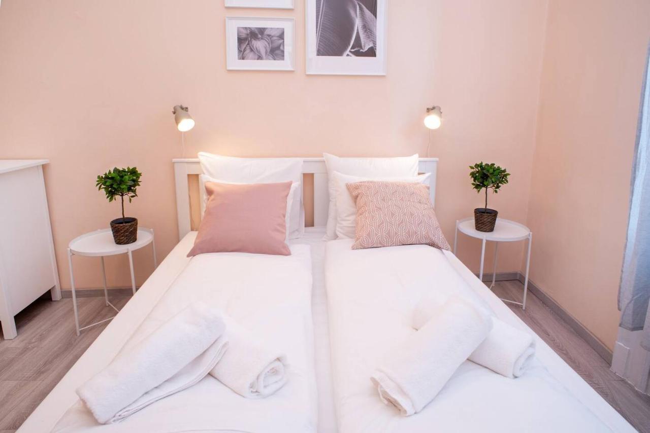 And Large Ac Away From Appartement