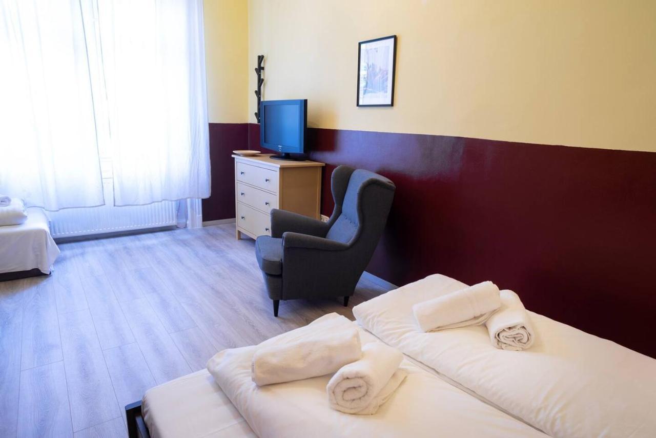 And Large Ac Away From Appartement *