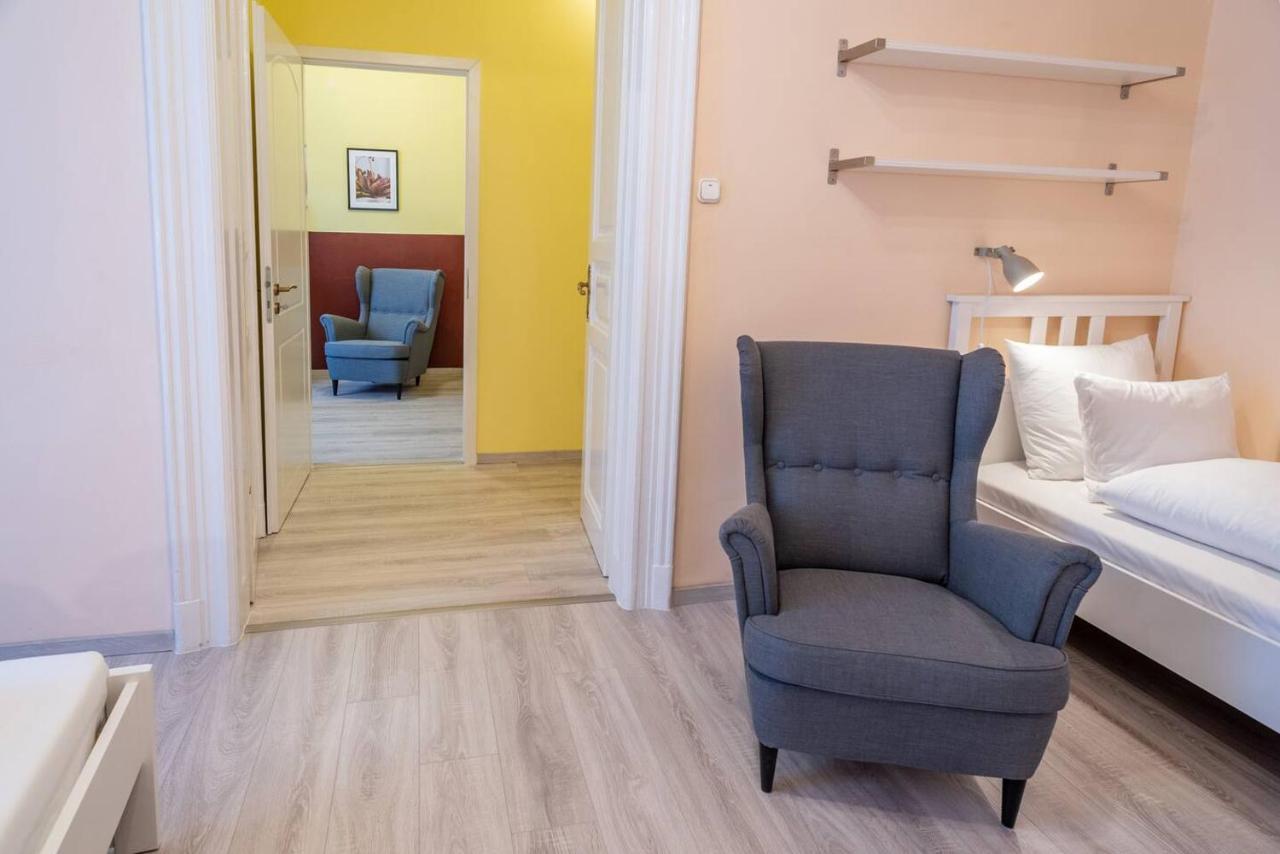 Appartement And Large Ac Away From *