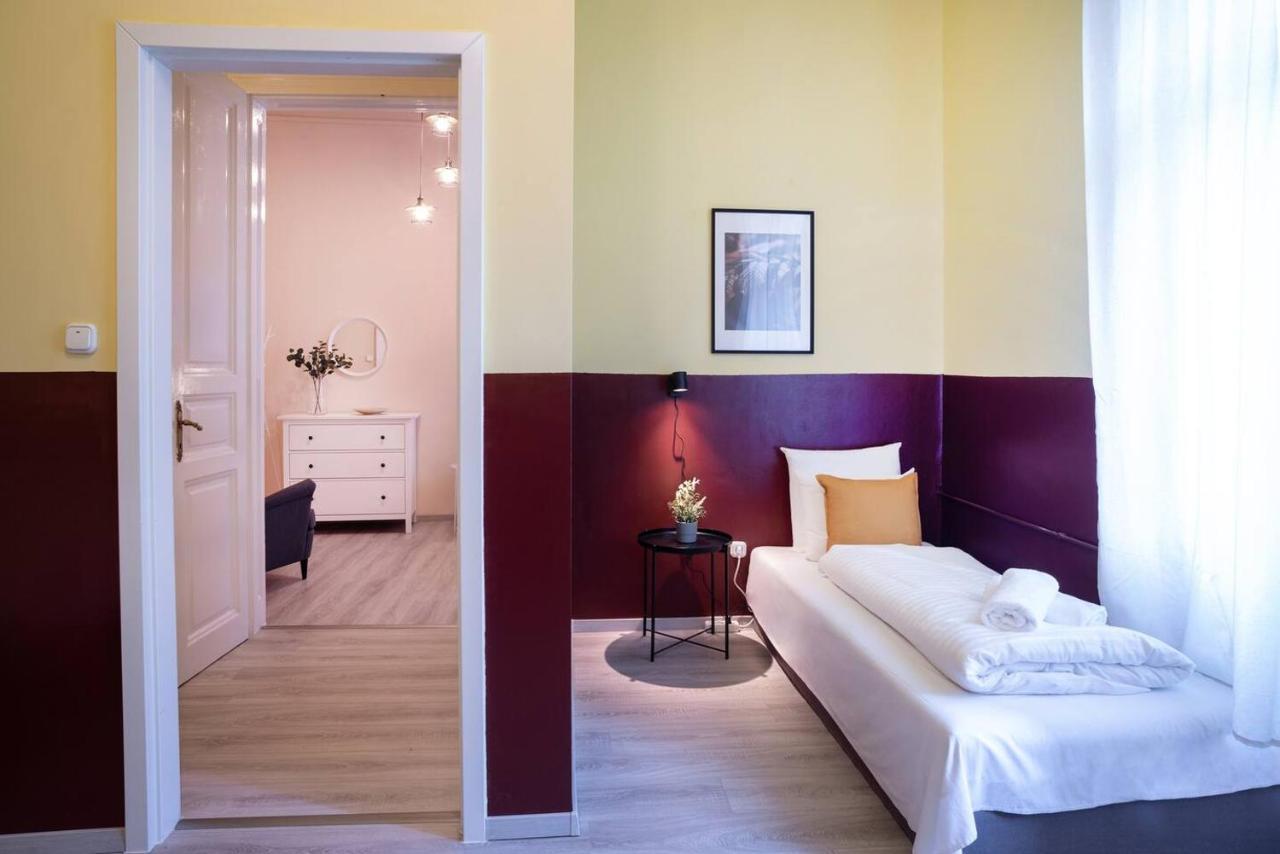 And Large Ac Away From Appartement Budapest