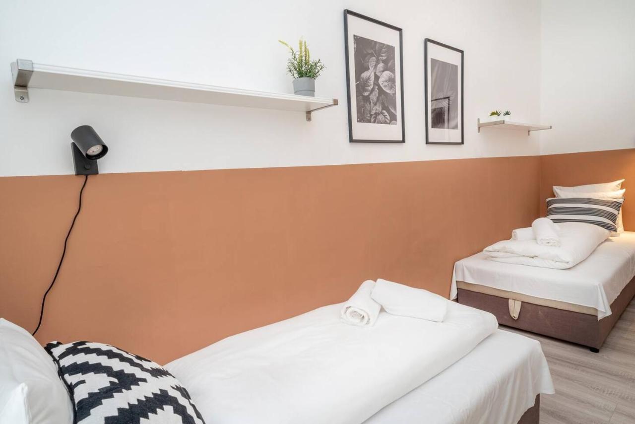 And Large Ac Away From Appartement