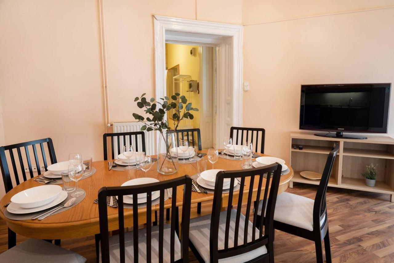 Appartement And Large Ac Away From *