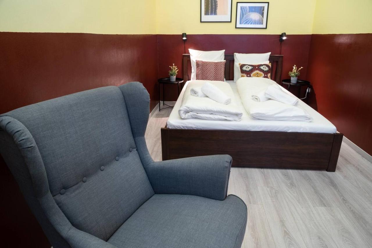 And Large Ac Away From Appartement