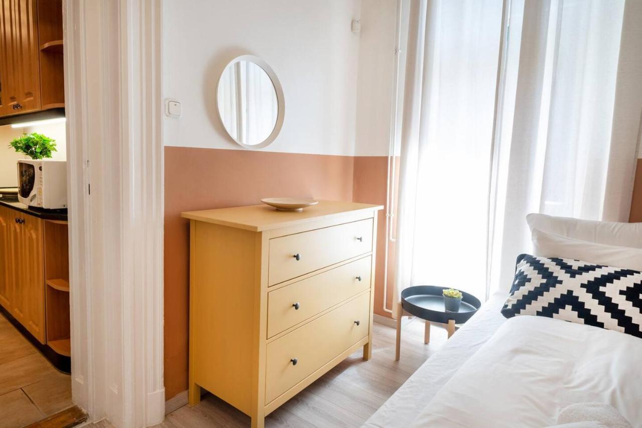 And Large Ac Away From Appartement *
