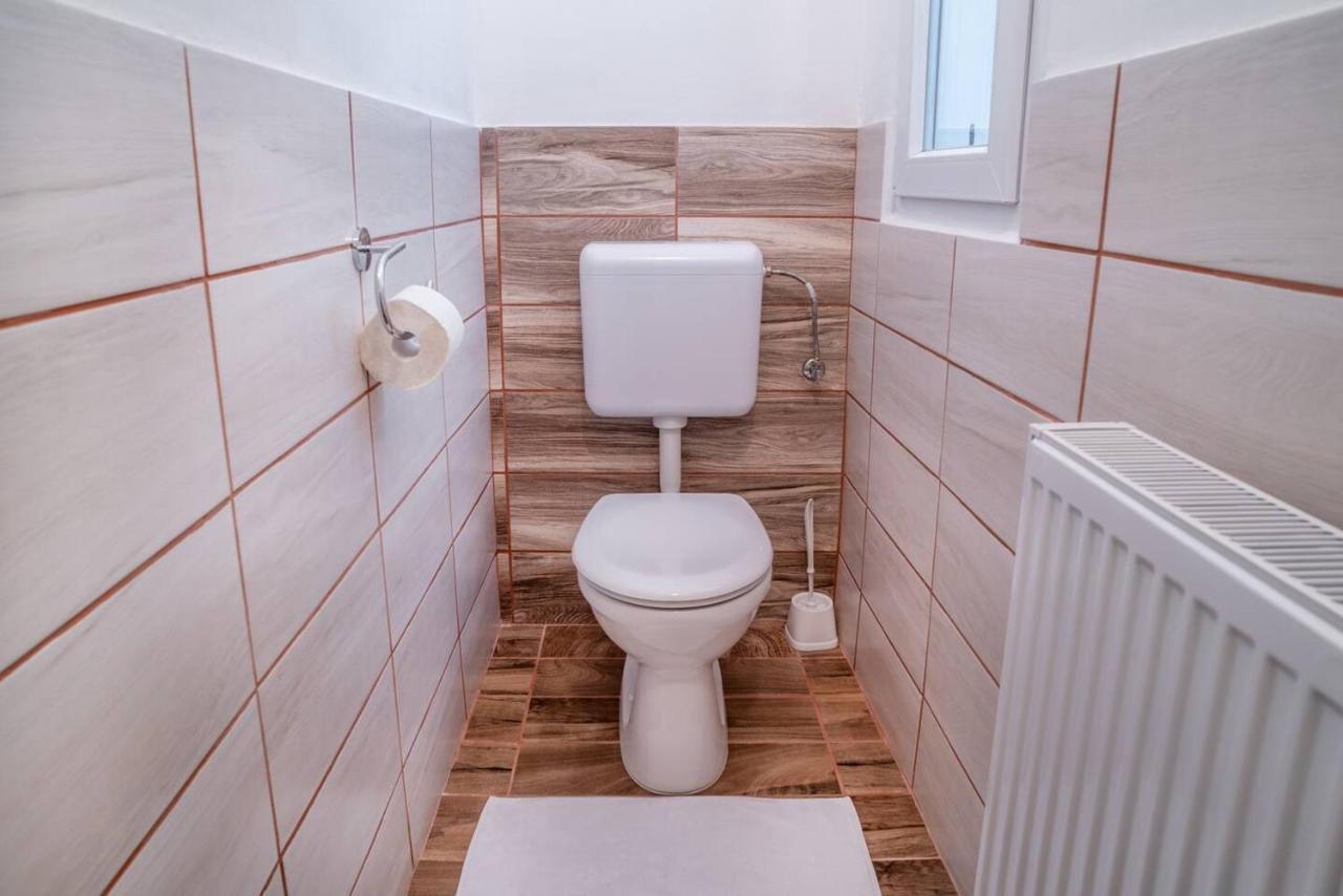 And Large Ac Away From Appartement Budapest