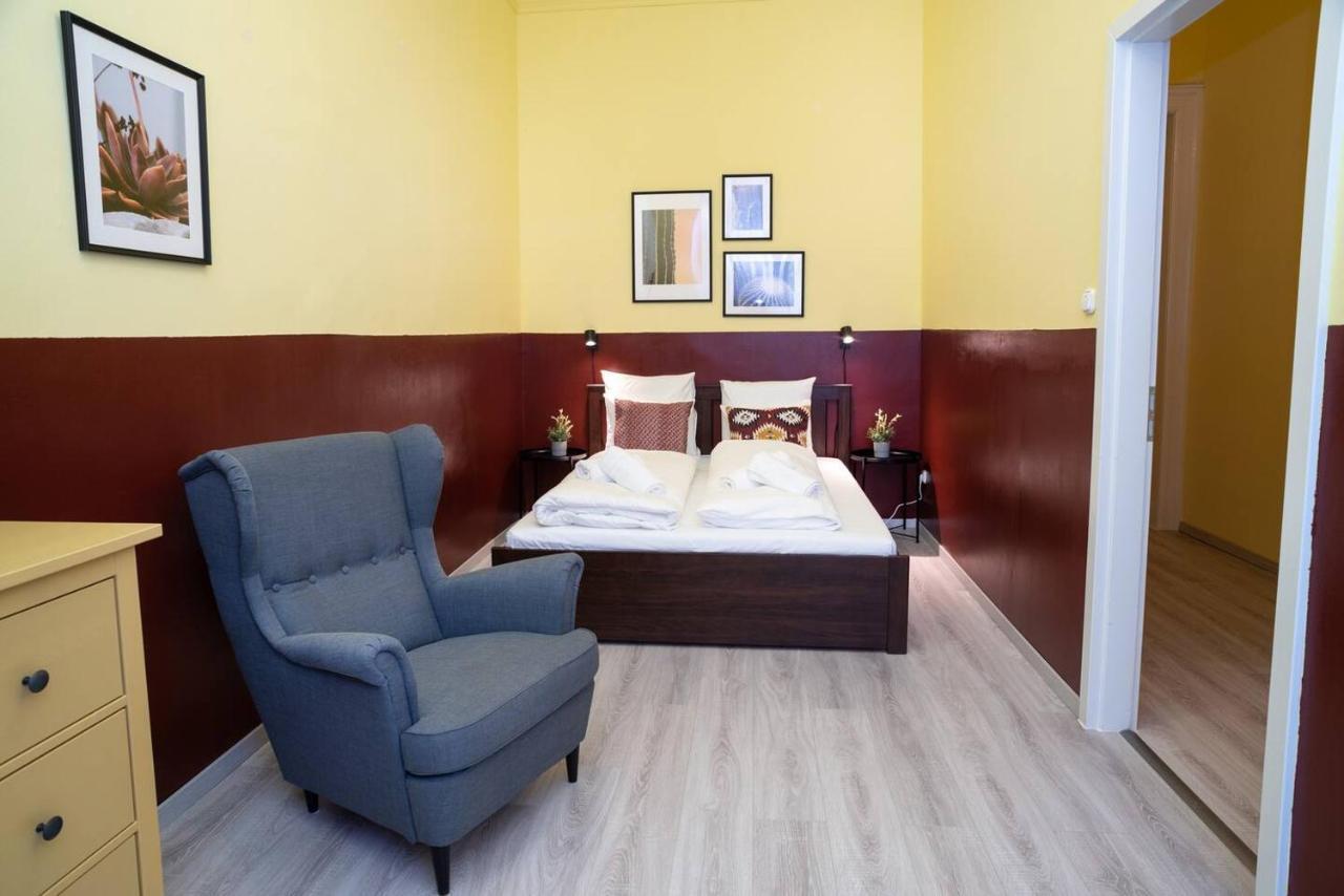And Large Ac Away From Appartement Budapest