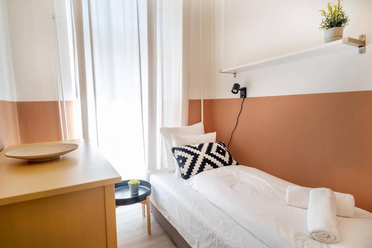 And Large Ac Away From Appartement *