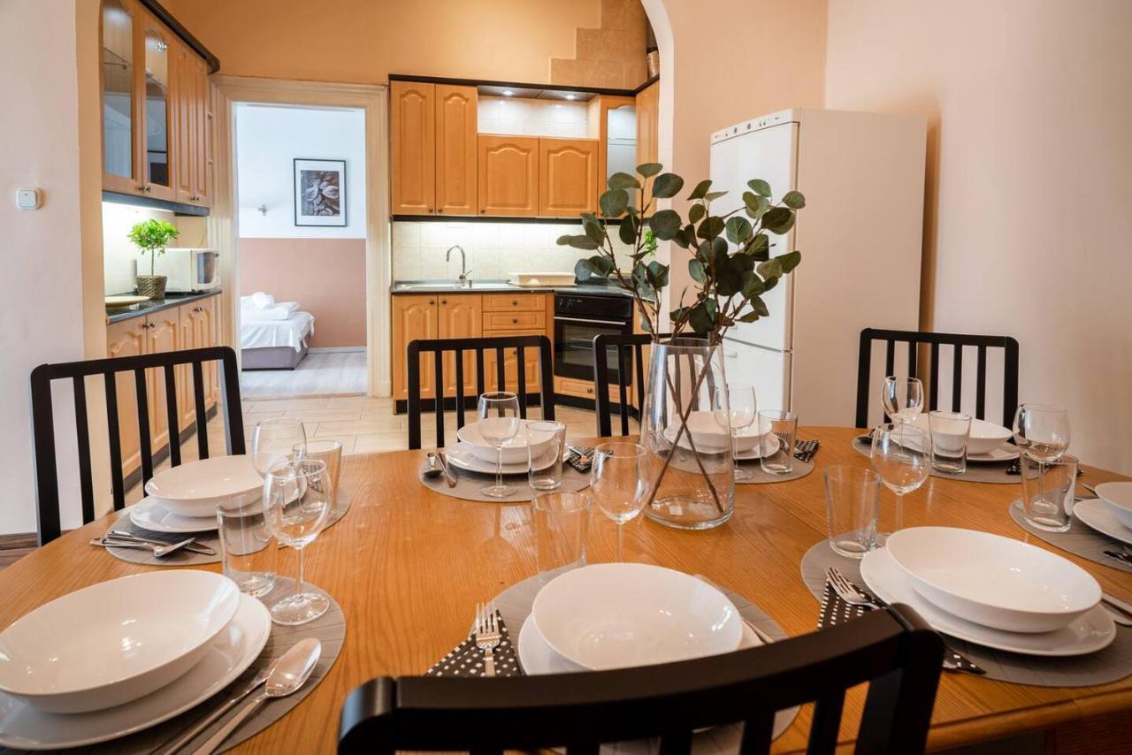 And Large Ac Away From Appartement Budapest
