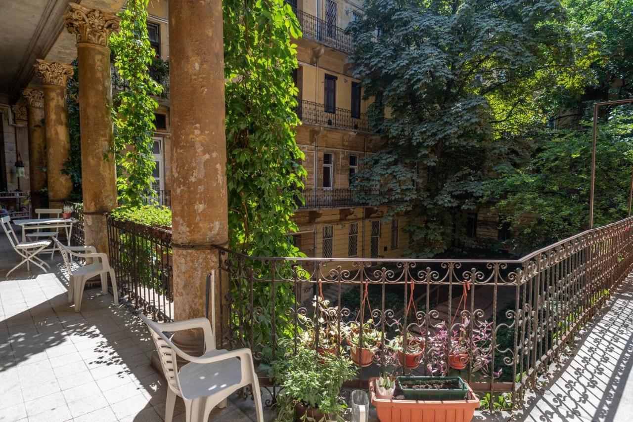 Appartement And Large Ac Away From *