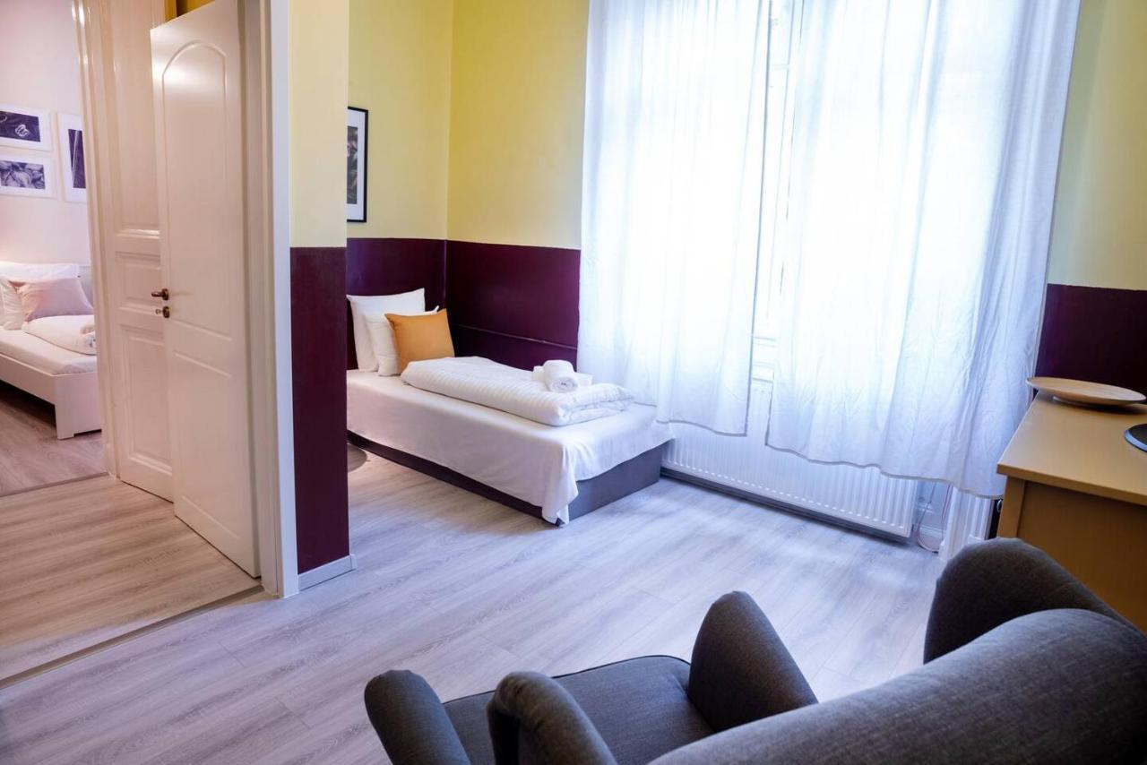 And Large Ac Away From Appartement *