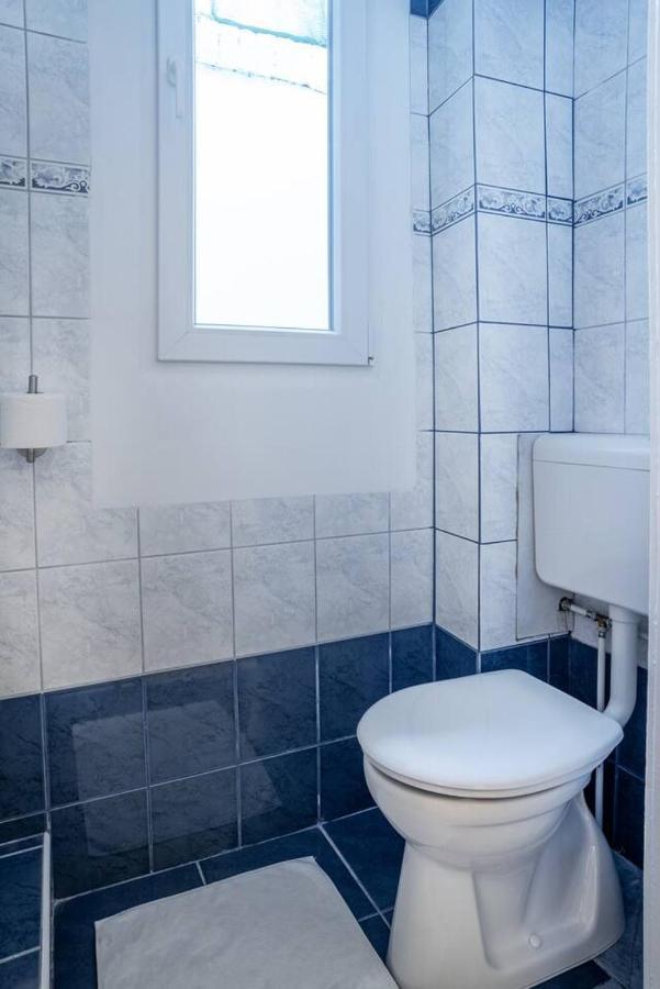 And Large Ac Away From Appartement